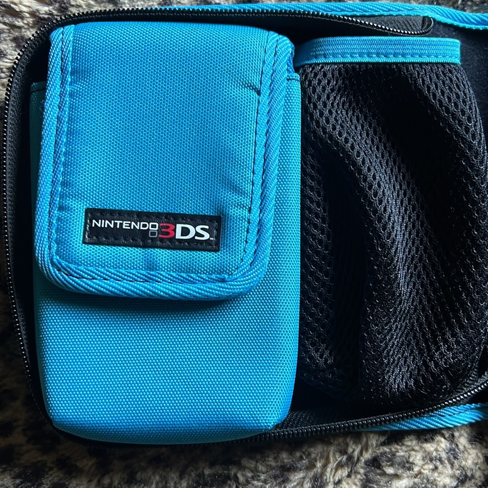 Retro Nintendo 3DS Blue Carrying Case - Picture 2 of 6
